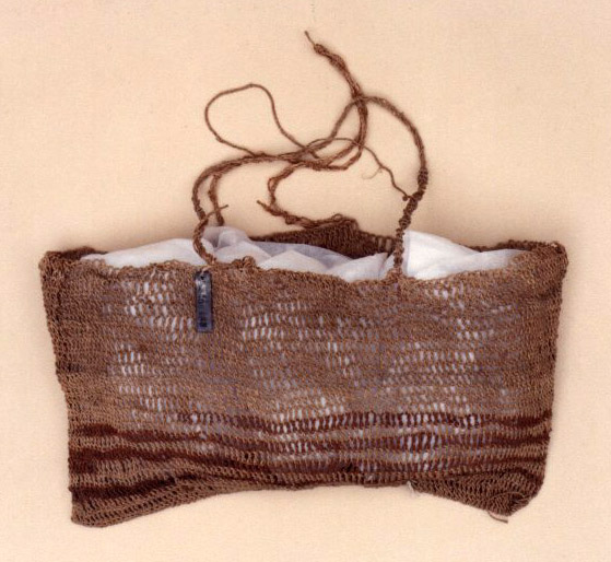 The net basket is made from bark fibre from the Beach Hibiscus (Kwambran) and Sandpaper Fig (Aloonga)