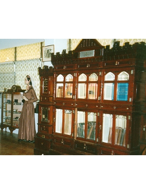 Mahogany cabinet in three pieces