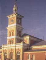The splendid Victorian-Italianate Albury railway station has the longest platform in NSW.