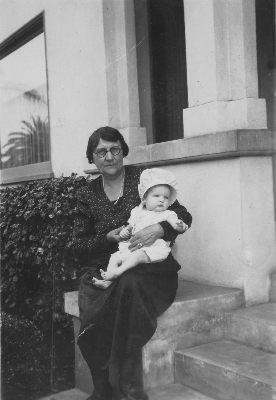 Eva Towe with grand-daughter Mary Lactitia 1930