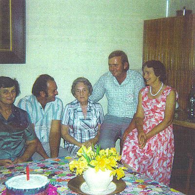 Anneleise with her children on her 70th birthday with the quilt as a tablecloth.