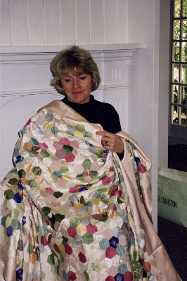 Pauline Hunter with Shiela's quilt