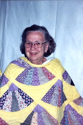 Alyce Wright with her grandmother's quilt 1998