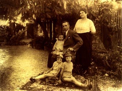 Aikaterini and Frank Pholero with Evelyn, Mildred and Cecil. Smyrna c.1920